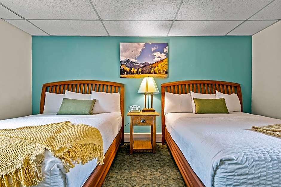 Box Canyon Lodge and Hot Springs