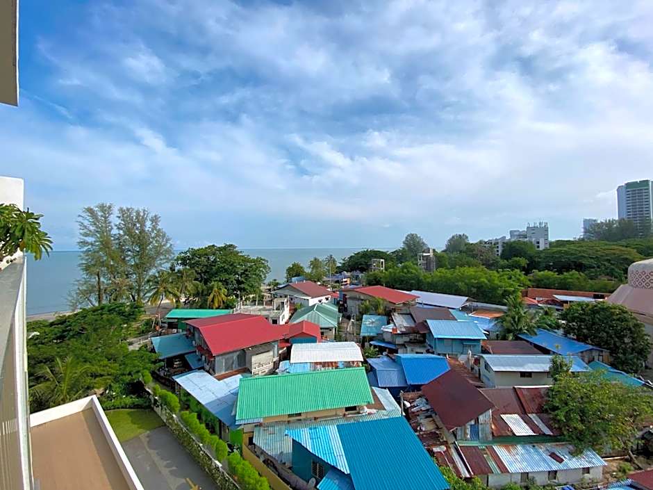 By The Sea Side Seaview and Mountain View 252
