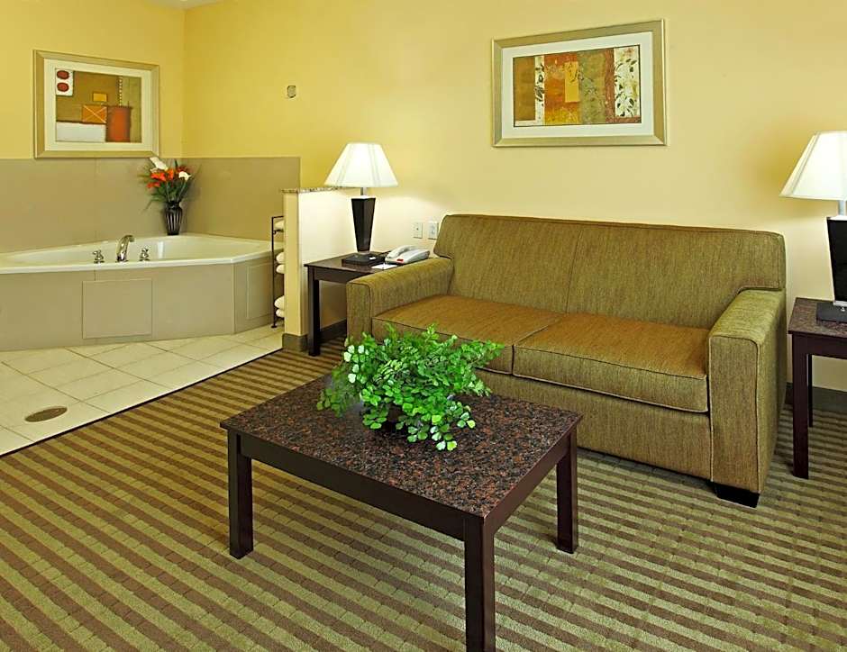 Holiday Inn Express Hotel & Suites Carthage By IHG