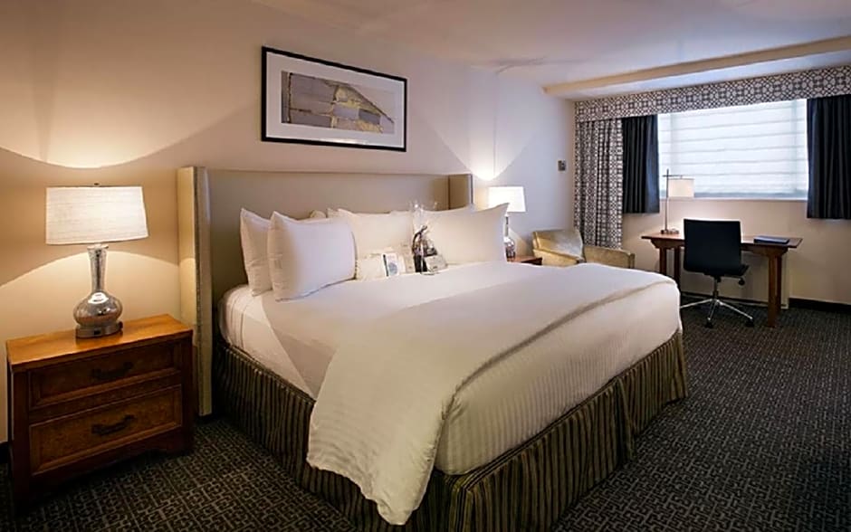 The State Plaza Hotel