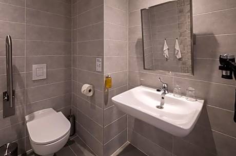 Double twin beds with views