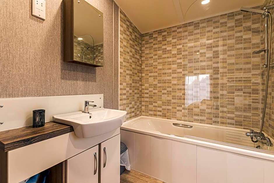 Waterside Retreat With Hot Tub