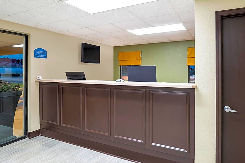 Super 8 by Wyndham Charleston/Sikeston East MO