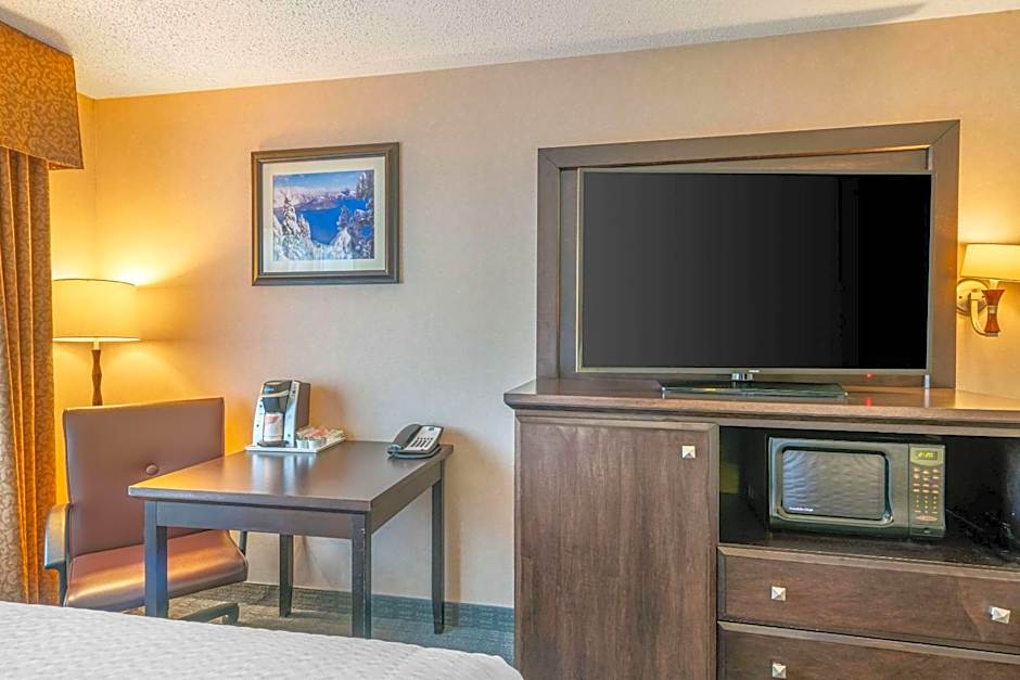 Clarion Pointe Medford