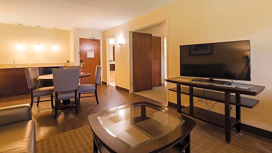 Best Western Plus Plaza By The Green