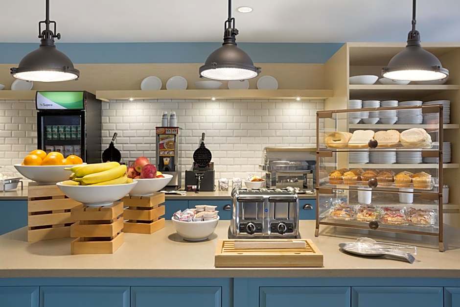 Country Inn & Suites by Radisson Asheville River Arts District