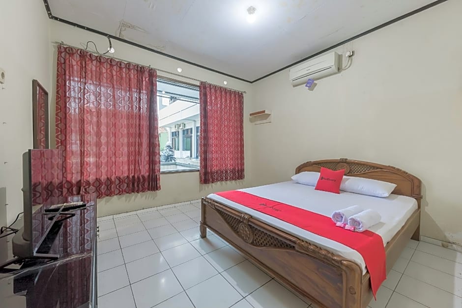 RedDoorz Syariah near Taman Kota Kuningan