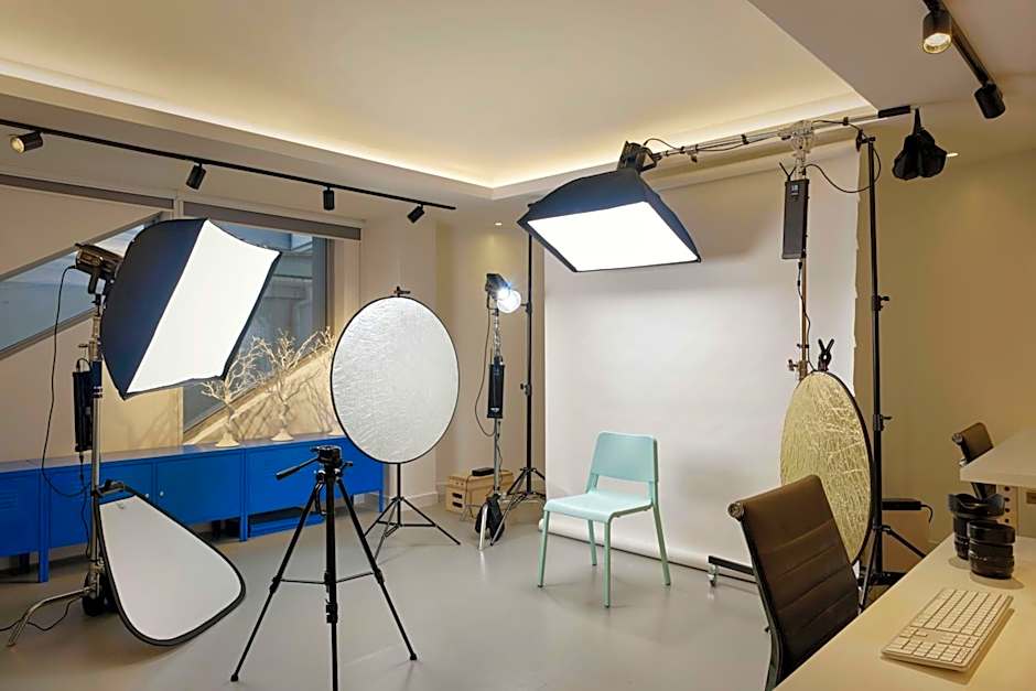 Montcalm East, Autograph Collection