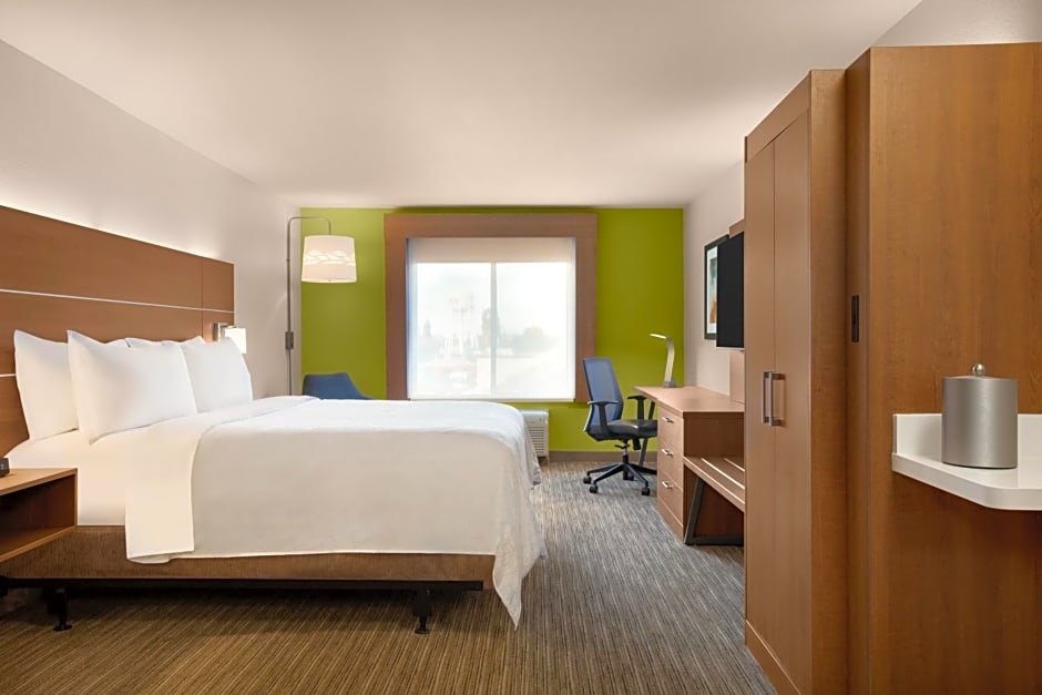 Holiday Inn Express Hotel & Suites Merced