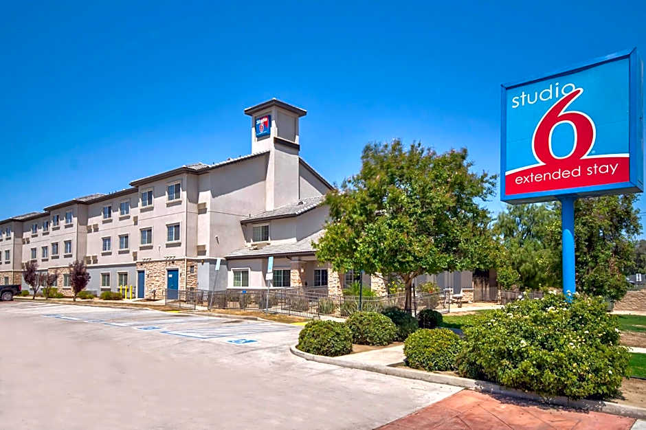 Studio 6 Bakersfield