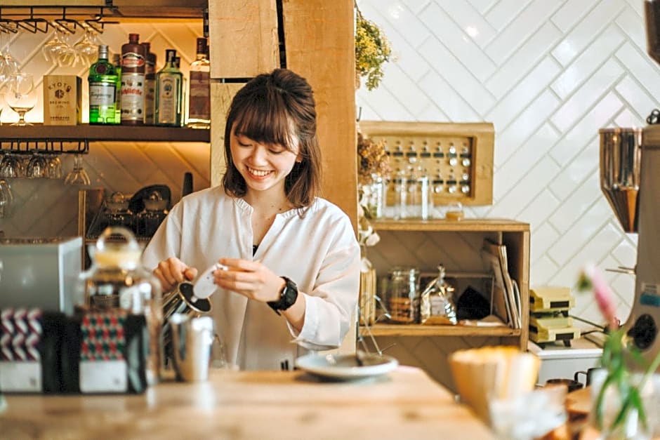 Len Kyoto Kawaramachi Hostel Cafe & Bar
