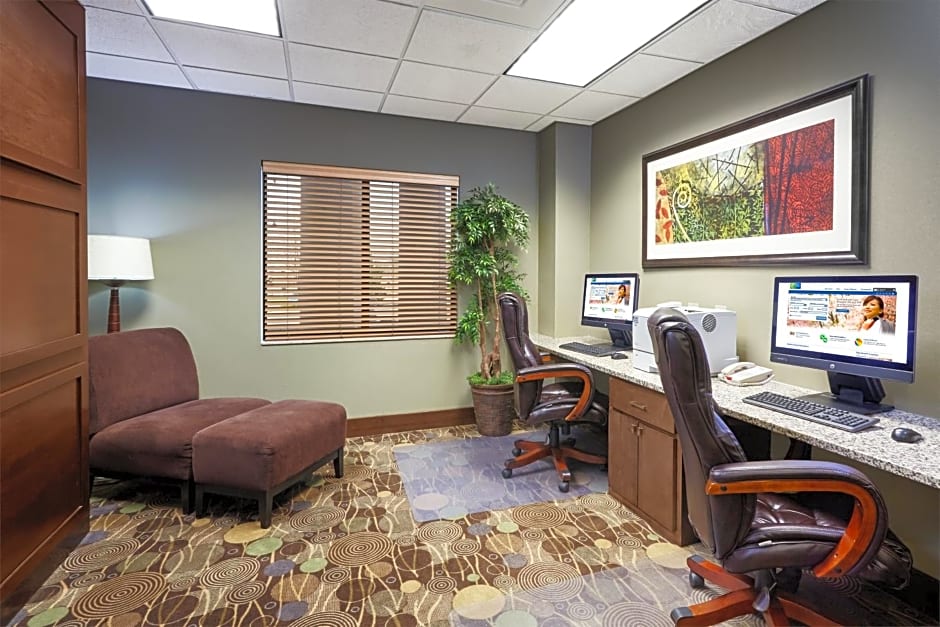 Holiday Inn Express & Suites Verona By IHG