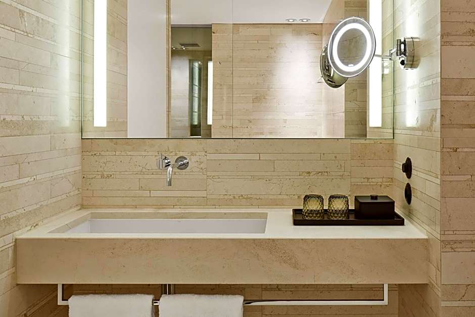 Roomers Baden-Baden, Autograph Collection