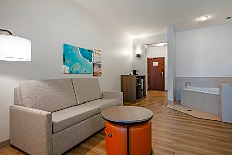King Suite with Whirlpool Bath Tub - Non-Smoking