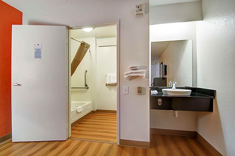 Motel 6-Springfield, MO - North