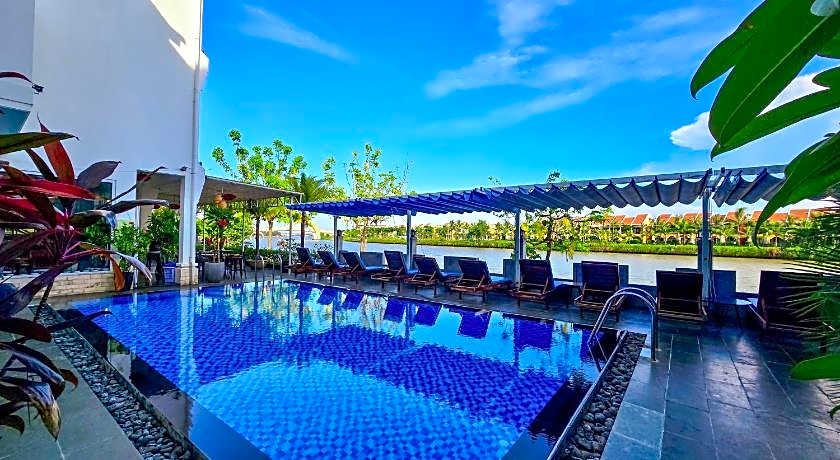 Riverside White House Hotel