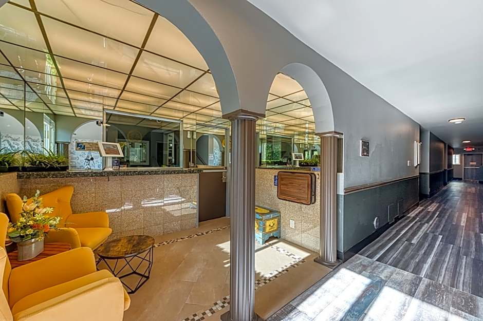 La Mirage Inn - Hollywood