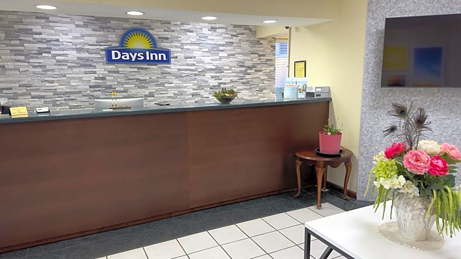 Days Inn By Wyndham Lexington-Columbia