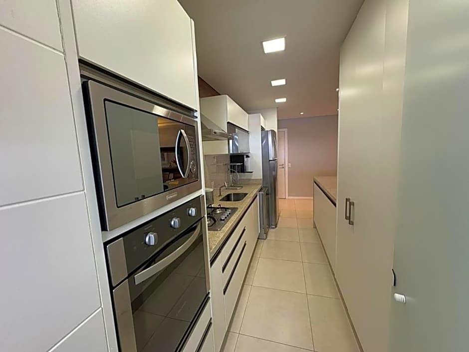 cód 55 - Apartamento no melhor condomínio da praia