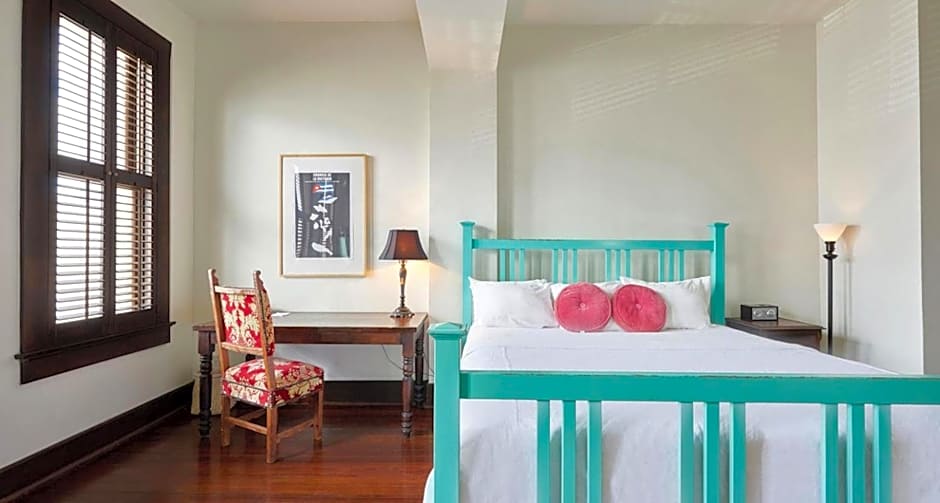 Photo 1 of 6 of 1 King Bed
