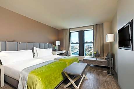 PREMIUM ROOM