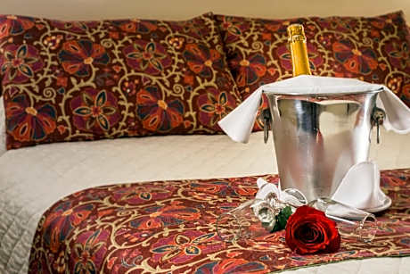 Double Room with Queen Size Bad