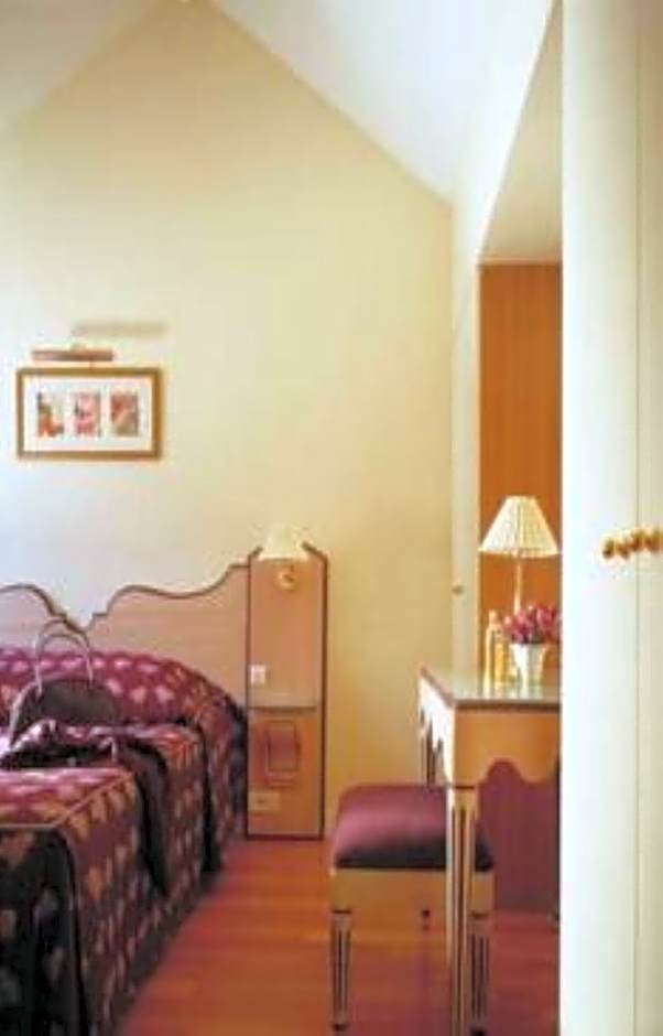 Hotel Suites Unic Renoir Saint-Germain