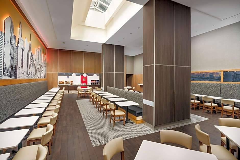 Hampton Inn By Hilton Manhattan/Times Square Central