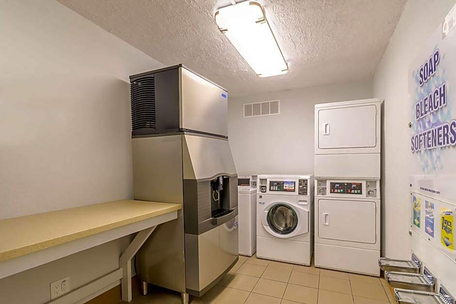 Motel 6 Hayward, CA- Silicon Valley Gateway