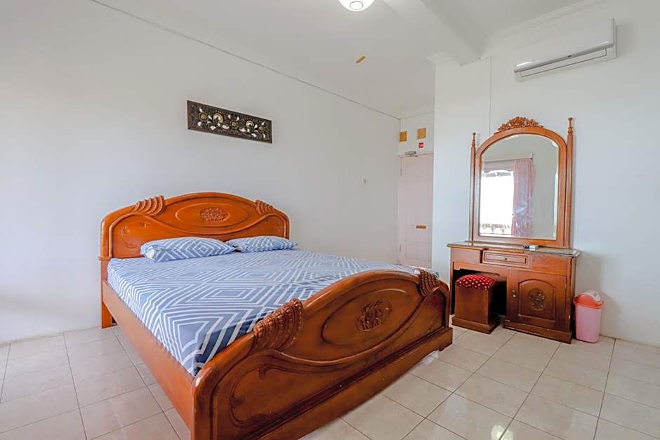 Adinda Beach Hotel and Villa