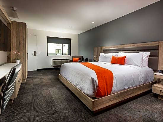 Canoga Hotel At Warner Center