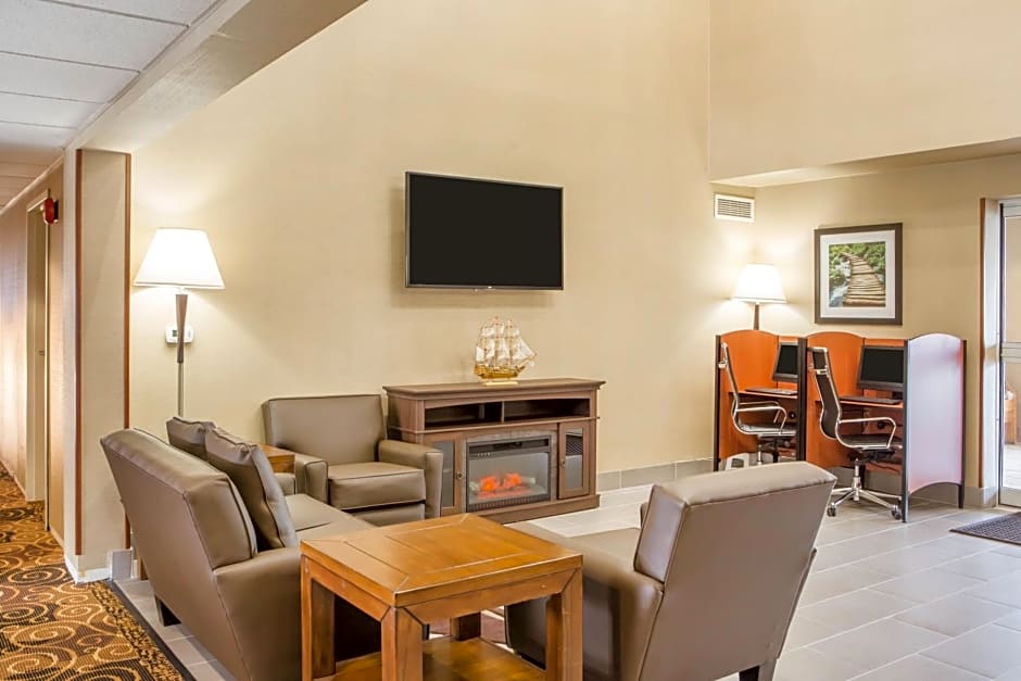 Hawthorn Extended Stay by Wyndham Milwaukee Airport
