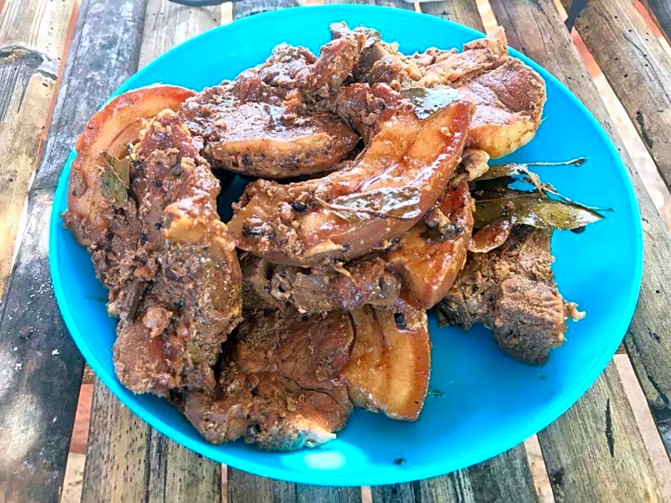 RMTM's Beachfront Accommodation - Caramoan