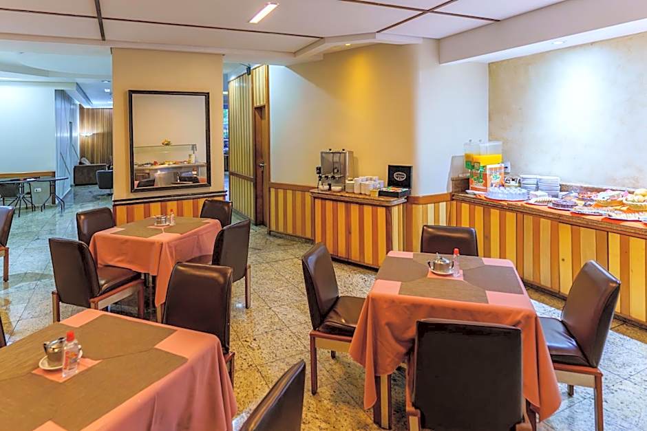Carillon Plaza Hotel