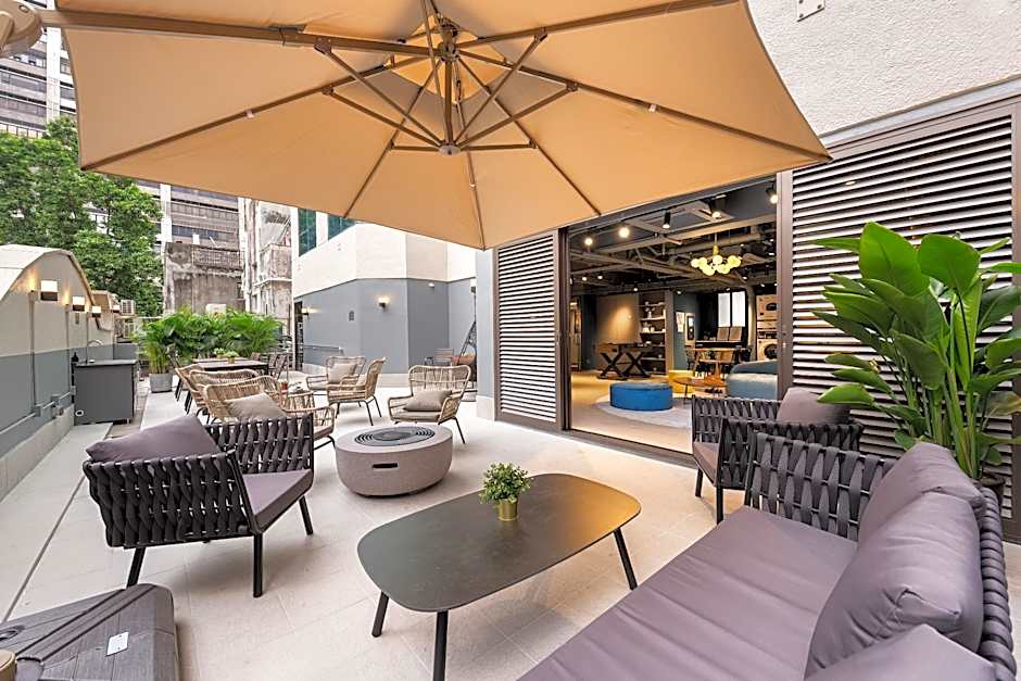 Dash Living on Hollywood