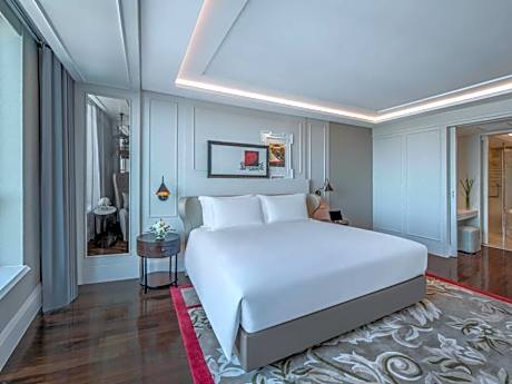 Prestige King Suite with Club Millesime Access