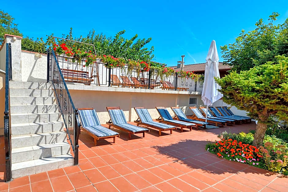 Alekta Hotel - Free Parking