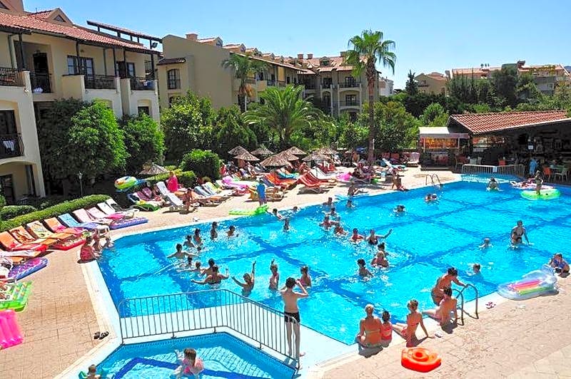 Club Turquoise Apart