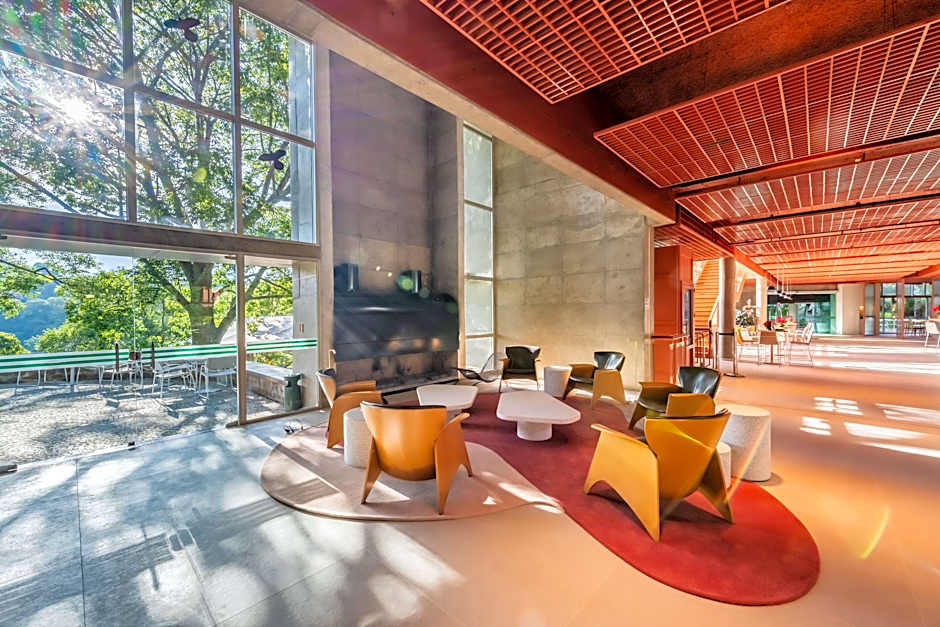 Almenat Embu das Artes Sao Paulo, Tapestry Collect