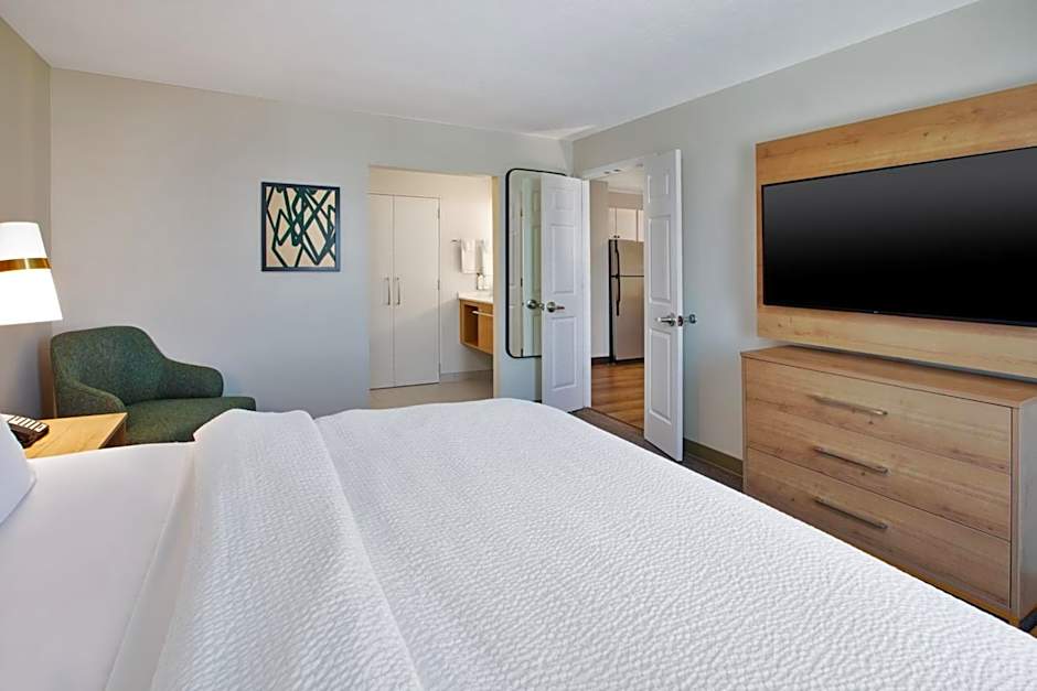 Staybridge Suites Omaha 80th and Dodge By IHG