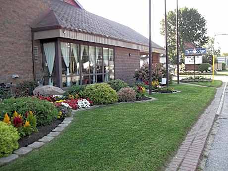 Travelodge by Wyndham North Bay Lakeshore