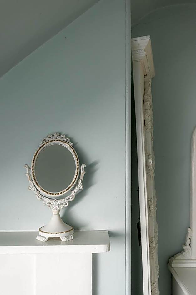 Connage - Historic Battery Point Police Station