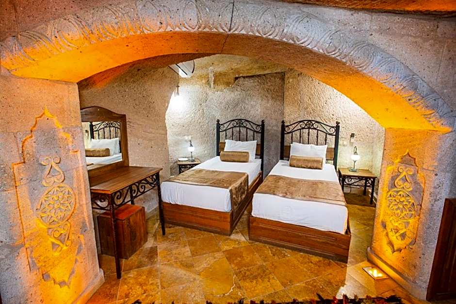 Caldera Cave Hotel