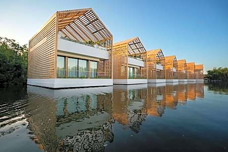 Lagoon & Sunset Rooftop Pool Villa