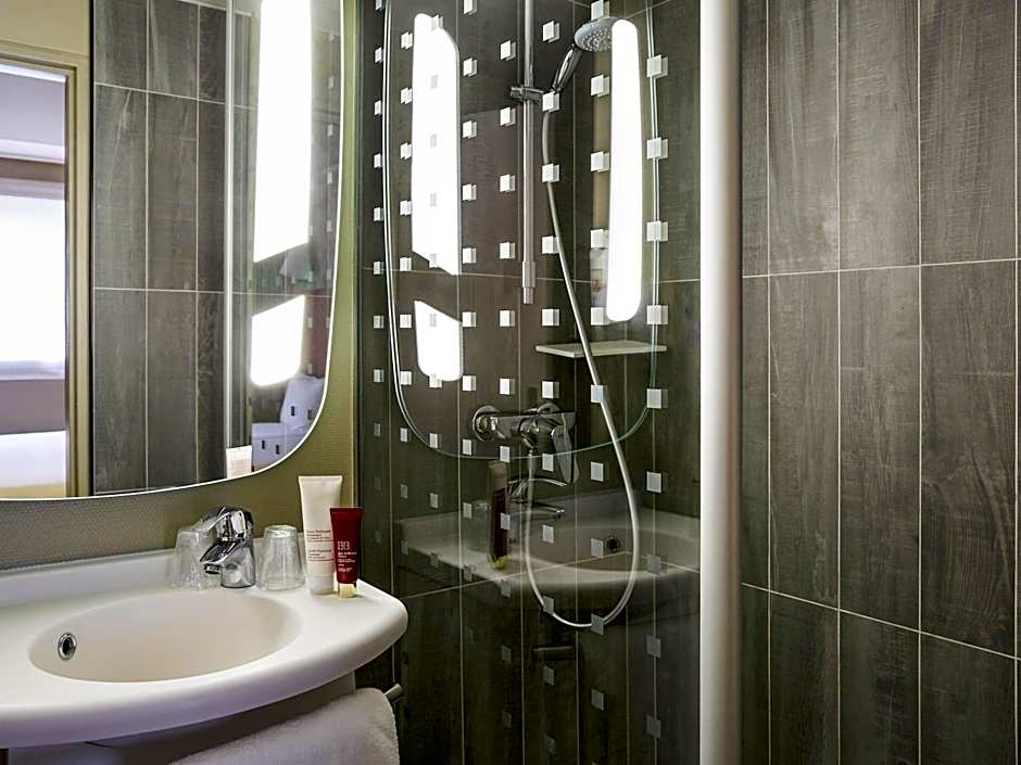 ibis Paris Canal Saint Martin