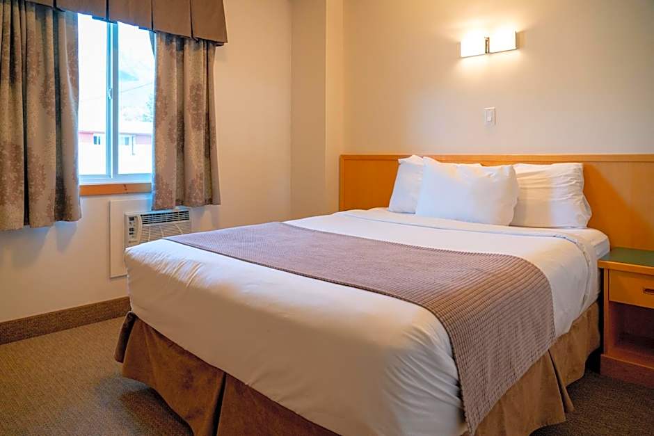 Rocky Mountain Ski Lodge