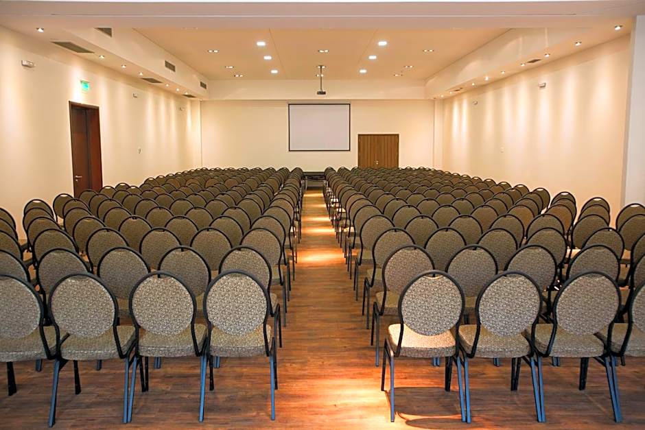 Regency Way Montevideo Hotel