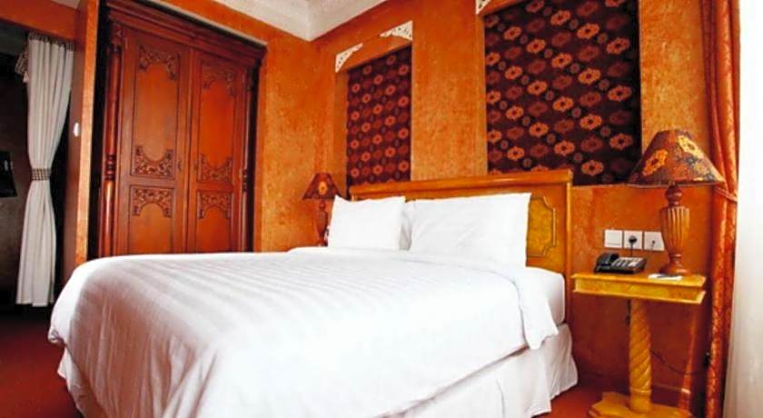 Amos Cozy Hotel Melawai