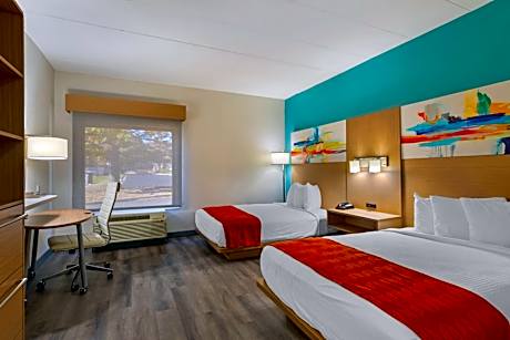 Queen Room with Two Queen Beds and Roll-In Shower - Non-Smoking