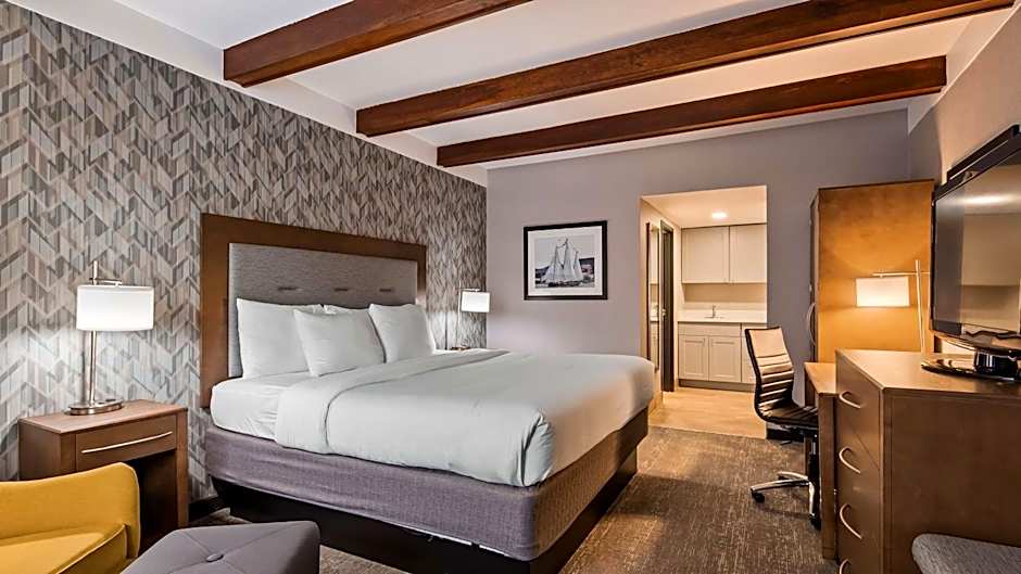 Best Western Plus Portsmouth Hotel and Suites